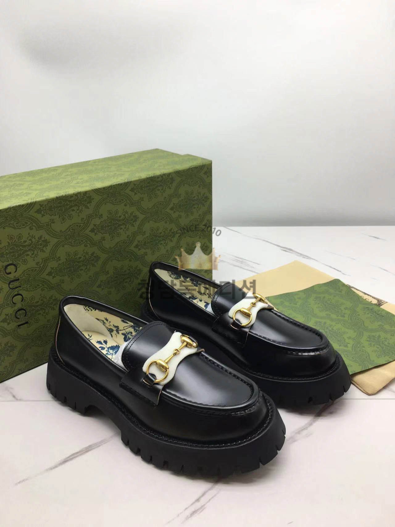 구찌 러그솔 홀스빗 로퍼