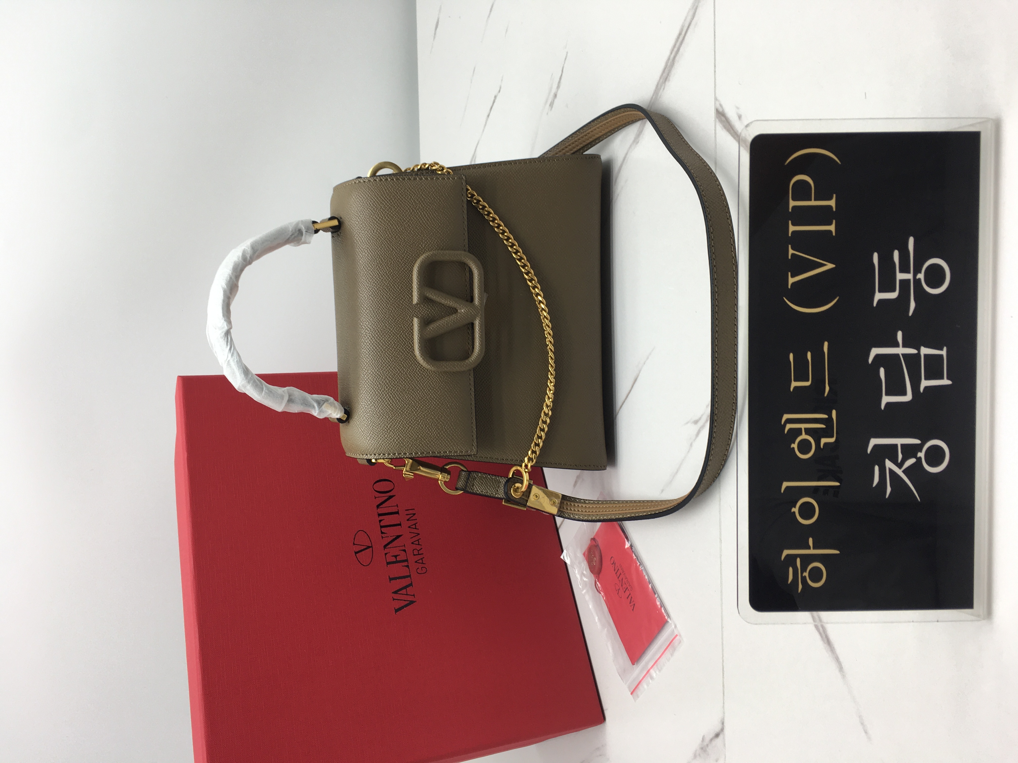 발렌티노 가라바니 브이슬링 숄더백 (하이엔드급)