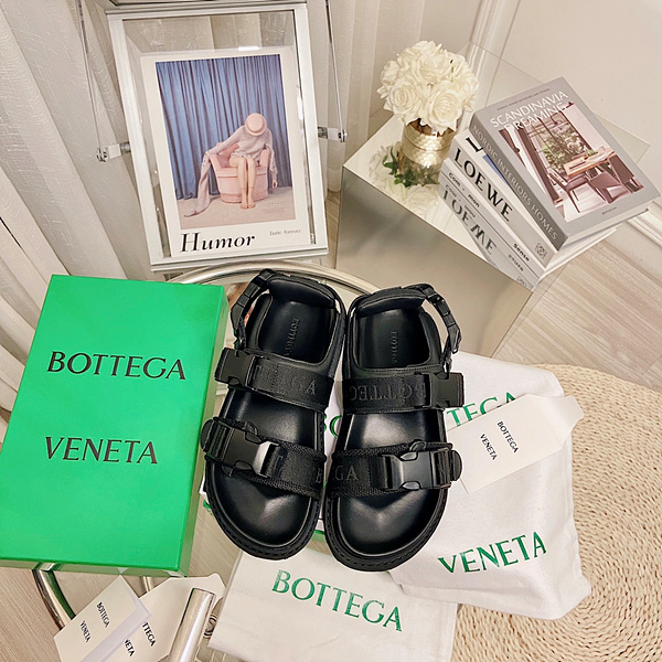 보테가베네타 버클 스트랩 샌들