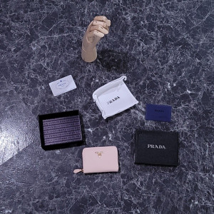 [133번] 프라다 사피아노 카드 중지갑 핑크 국내배송