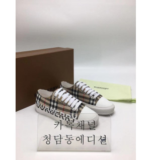 버버리 체크 로고 스니커즈 (남녀공용)