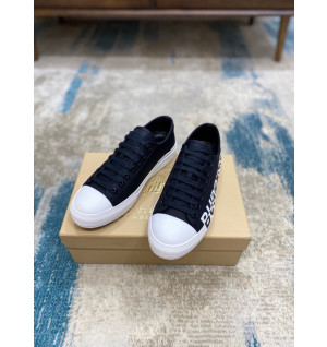 버버리 로고 스니커즈 (남녀공용)