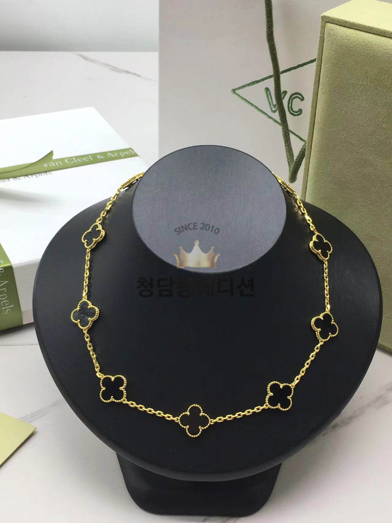 반클리프 알함브라 롱 네크리스 목걸이 (V-gold소재)