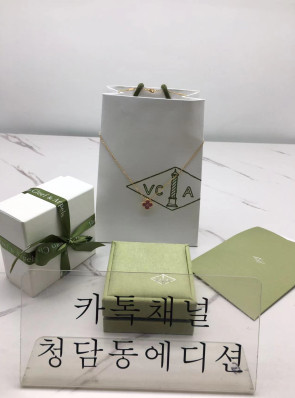반클리프 알함브라 목걸이 (V-gold소재) (컬러 핑크)
