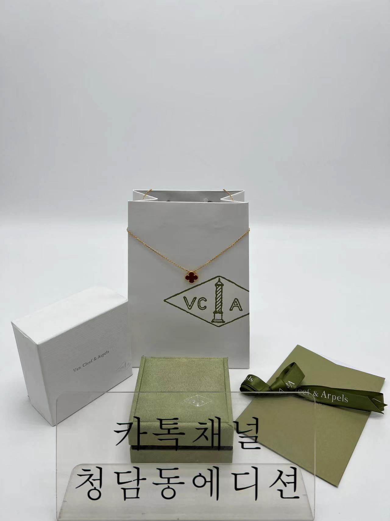 반클리프 알함브라 목걸이 (V-gold소재)