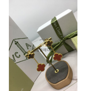 반클리프 매직 알함브라 이어링 귀걸이 (V-gold소재)