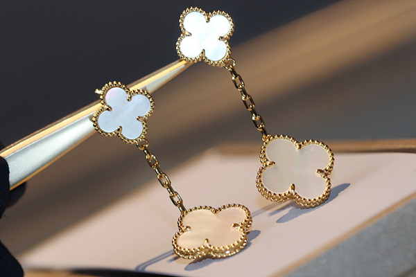 반클리프 매직 알함브라 이어링 귀걸이 (V-gold소재)