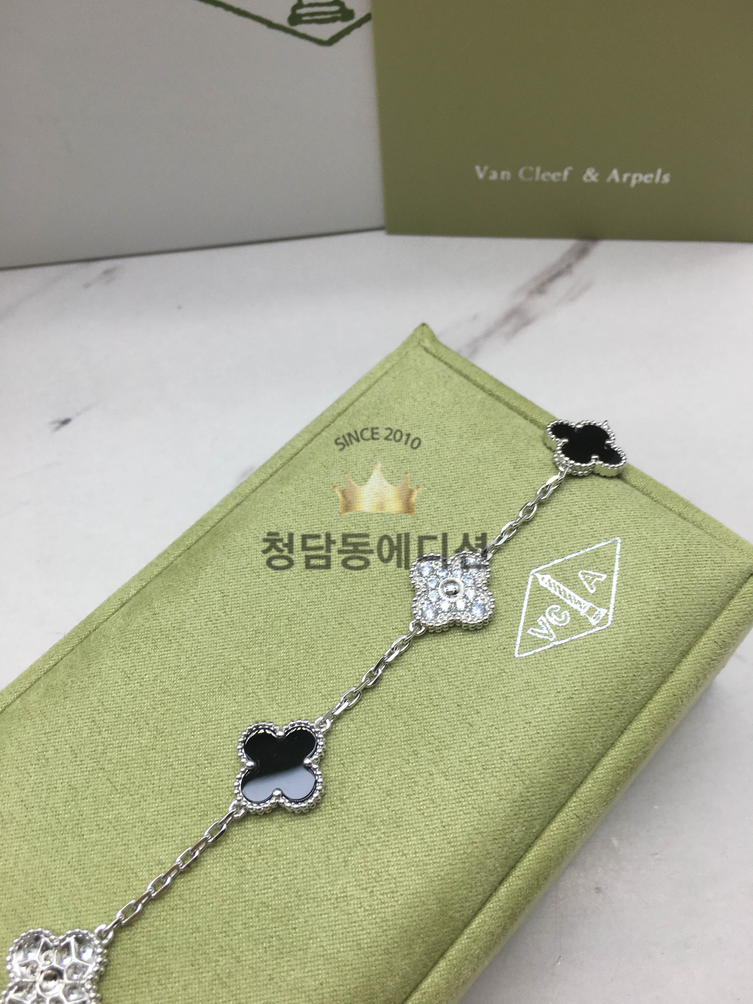 반클리프 알함브라 팔찌 (V-gold소재)