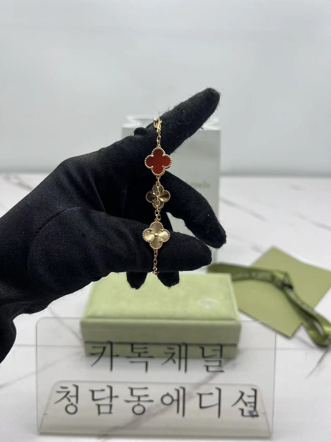 반클리프 알함브라 팔찌 (V-gold소재)