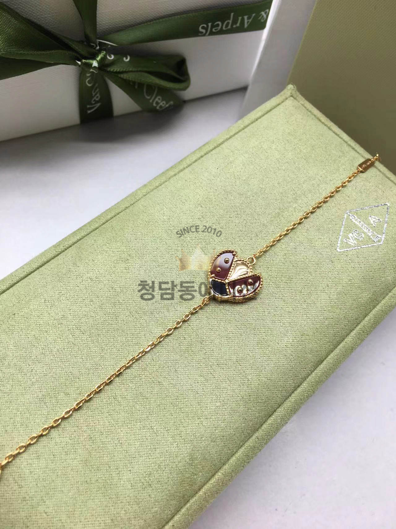 반클리프 럭키 스프링 팔찌 (V-gold소재)