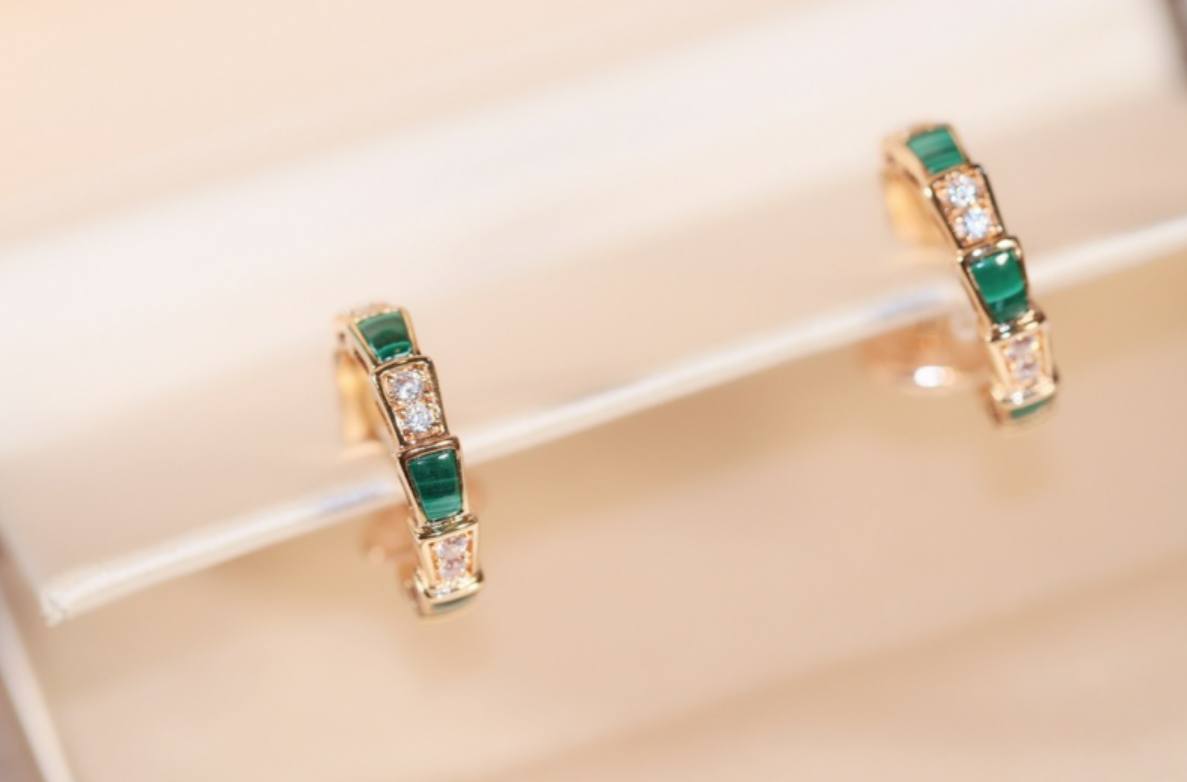 불가리 세르펜티 이어링 귀걸이 (컬러 그린, 화이트)