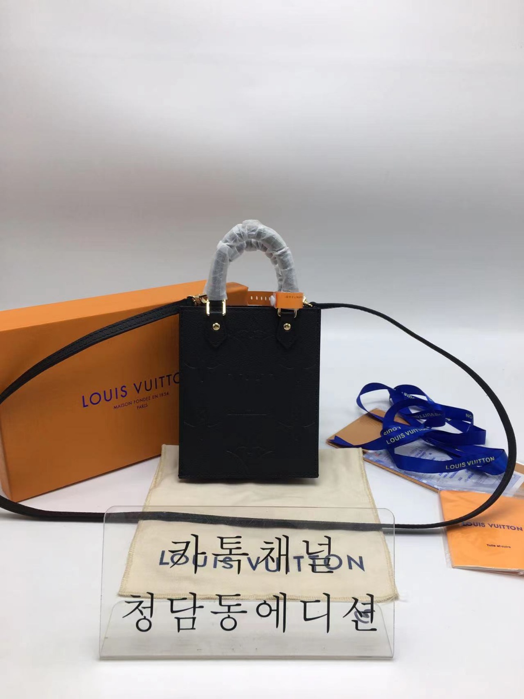 루이비통 쁘띠 삭 플라 미니백 (ZP동일가죽)