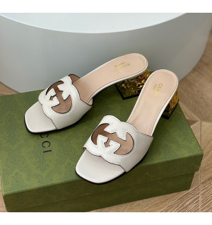 구찌 인터로킹 G 샌들