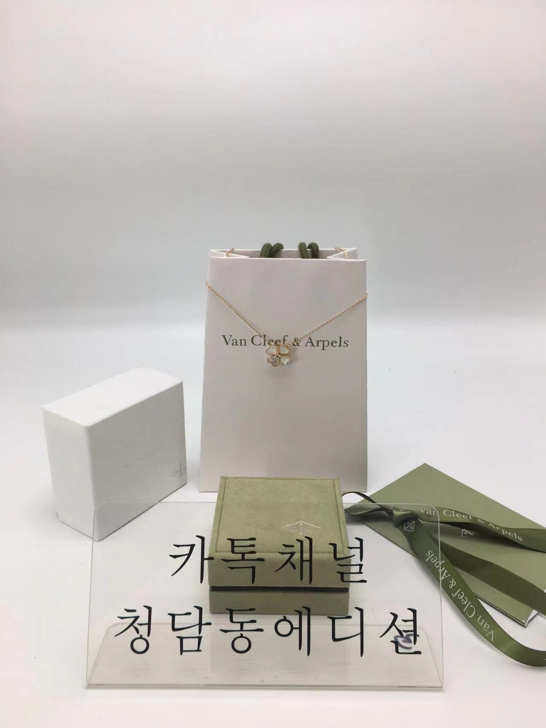 반클리프 목걸이 (V-gold소재)