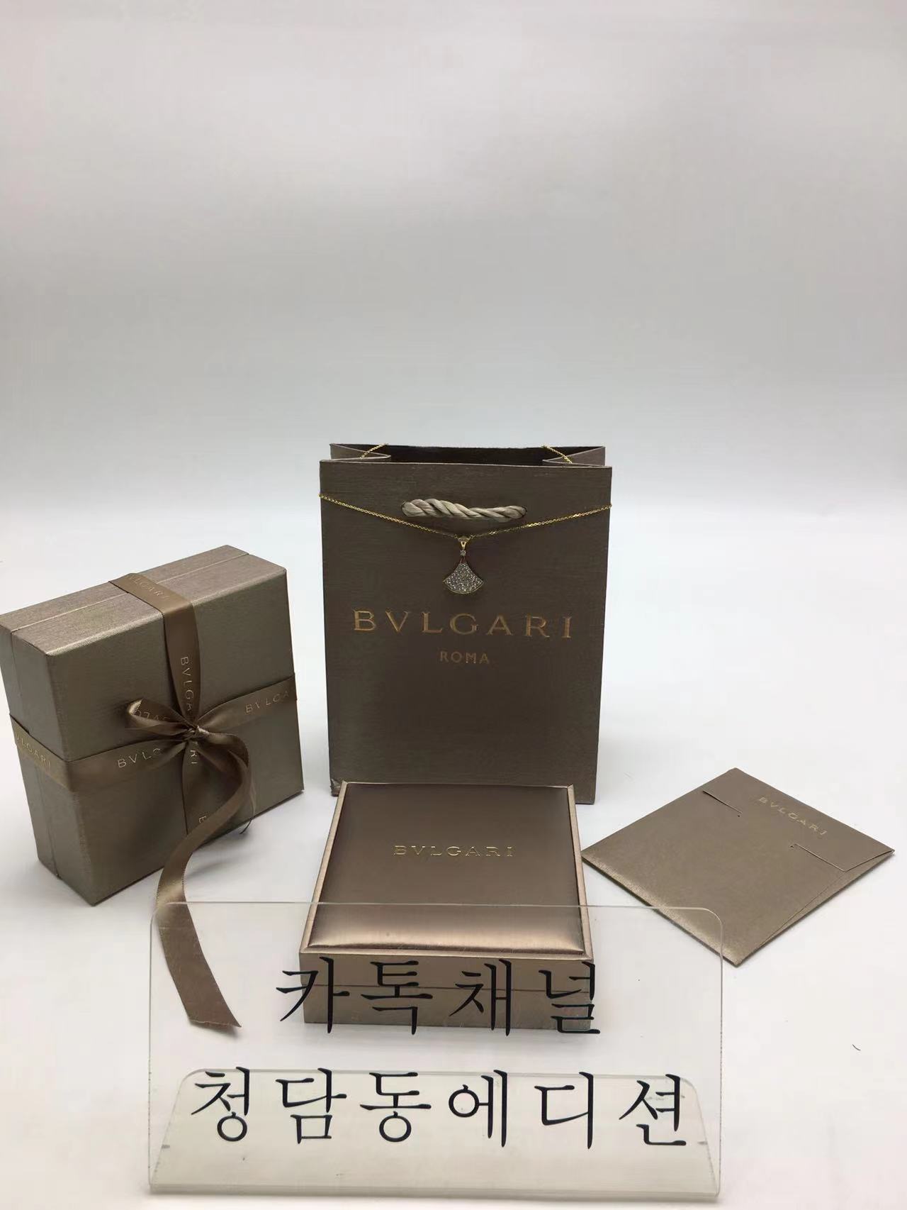 불가리 디바스드림 목걸이 (컬러 옐로우골드, 화이트골드) (V-gold소재)