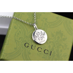 구찌 블라인드 포 러브 라운드 목걸이