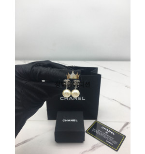 샤넬 cc 펄 귀걸이 (하이엔드급)