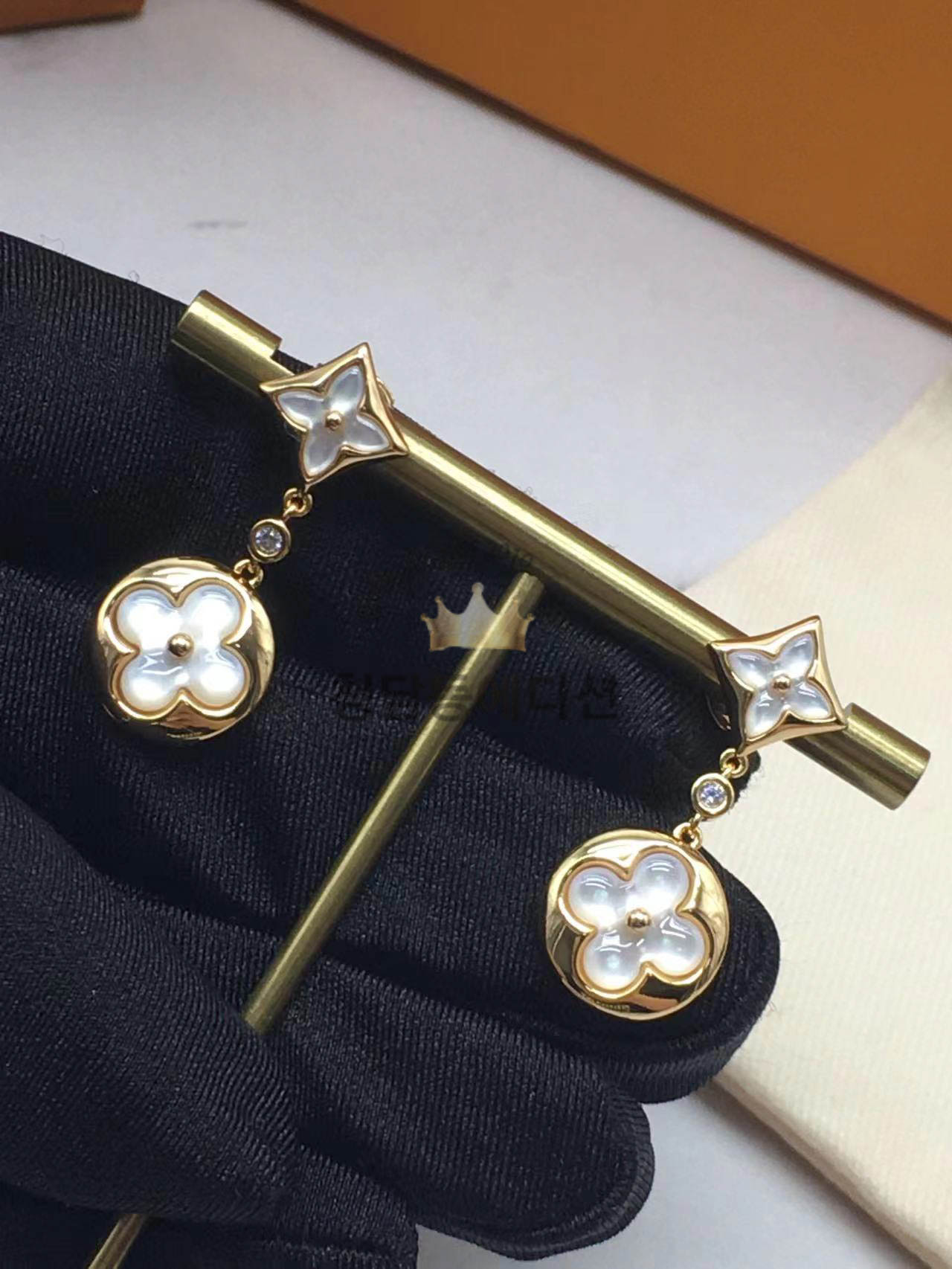 루이비통 컬러블라썸 귀걸이