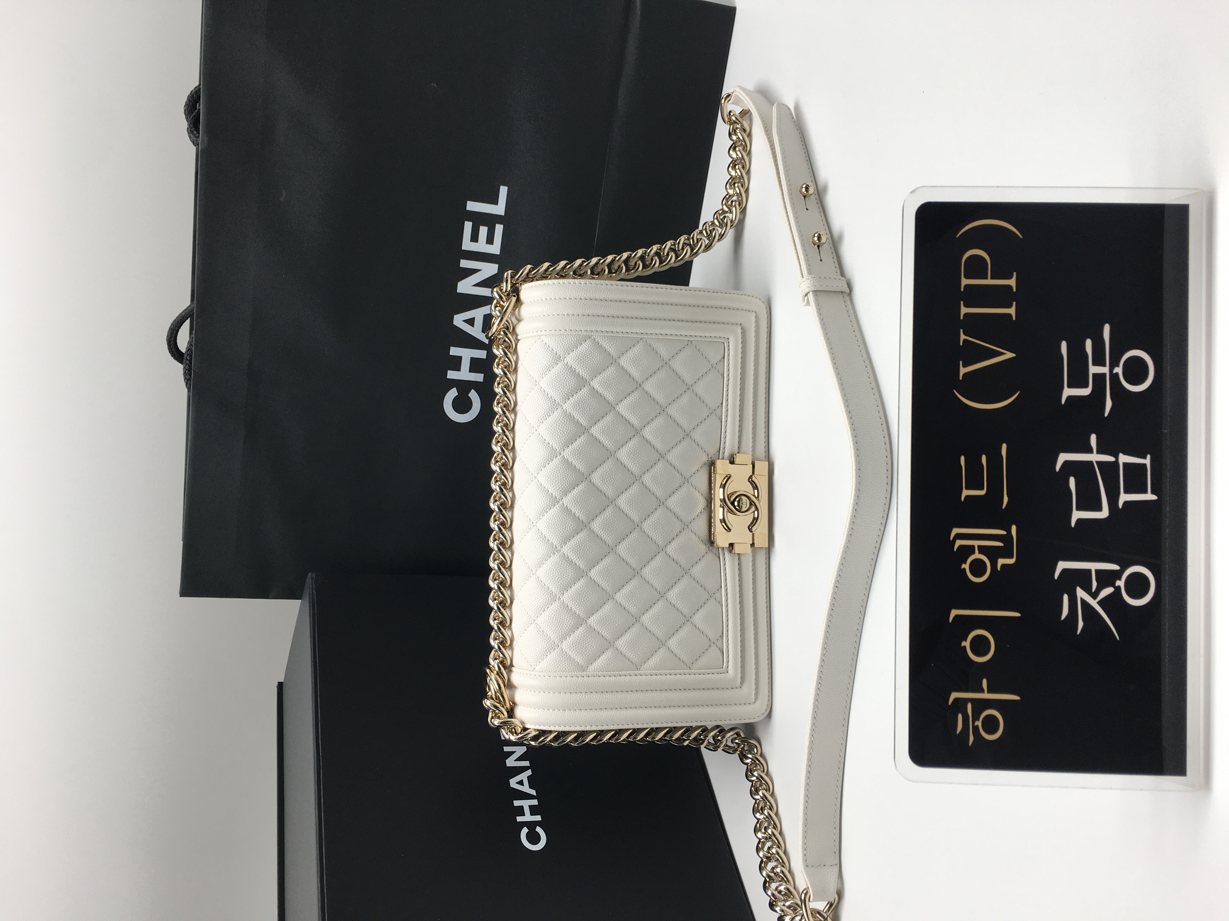 샤넬 캐비어 보이백 미디움 (하이엔드급)