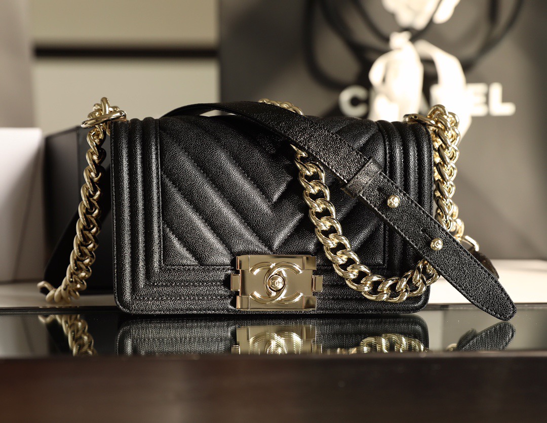 샤넬 쉐브론 보이백 라이트골드 캐비어스킨 20cm, 25cm  (하이엔드급)