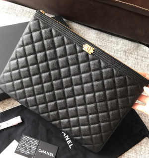 샤넬 보이 캐비어 클러치 33cm (하이엔드급)