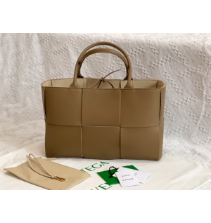 보테가베네타 아르코 토트백 미디움