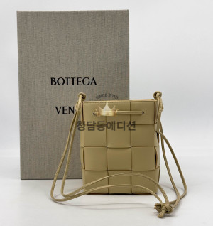 보테가베네타 카세트 버킷백 (하이엔드급)