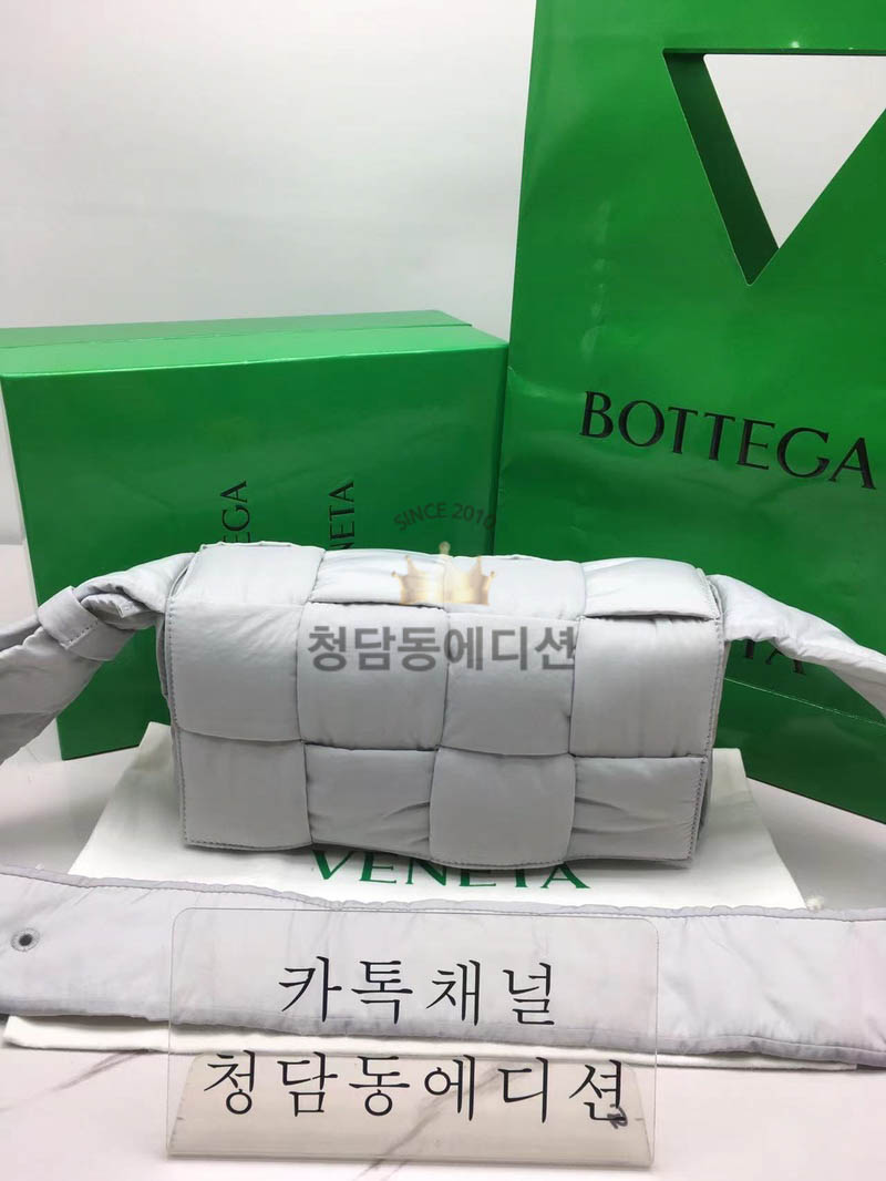 보테가베네타 패딩 테크 카세트백 (하이엔드급)