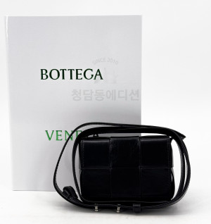 보테가베네타 카세트백 미니 (유광)