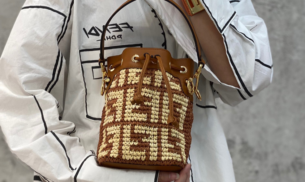 펜디 몬트레조 라탄 버킷백 