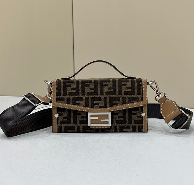 펜디 바게트 소프트 트렁크백