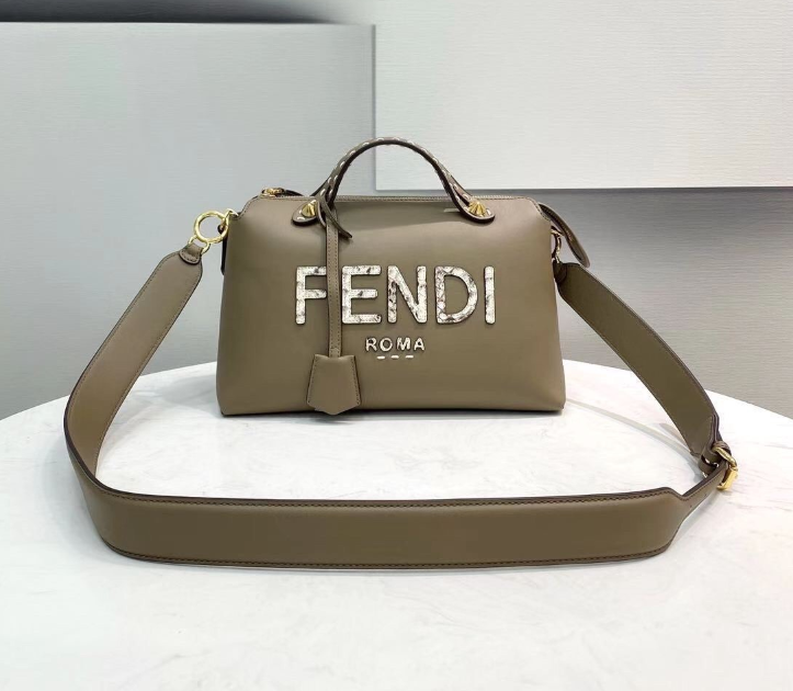 펜디 바이더웨이 숄더백 미디움 