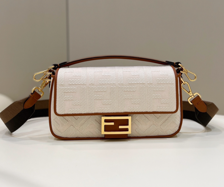 펜디 패브릭 바게트 백