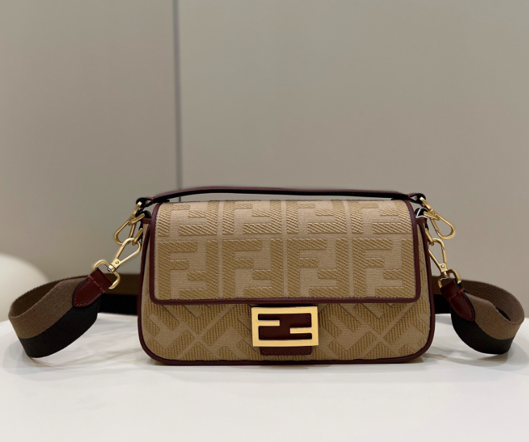 펜디 패브릭 바게트 백 