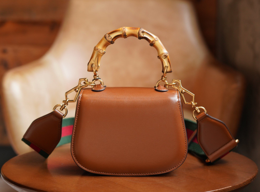 구찌 뱀부 미니 탑핸들백 686864 