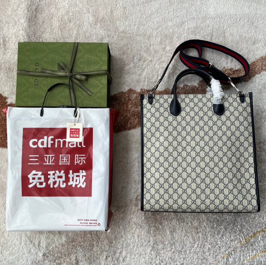 구찌 인터로킹G 라지 토트백 674155 