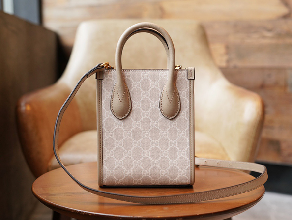 구찌 인터로킹G 미니 토트백 671623