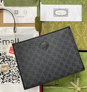 구찌 인터로킹G 클러치 672956