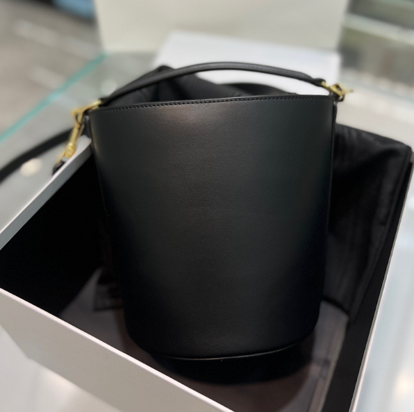 셀린느 16 버킷백 틴 (하이엔드급)