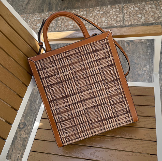 셀린느 트리오페 자수 텍스타일 카바스백 (하이엔드급)