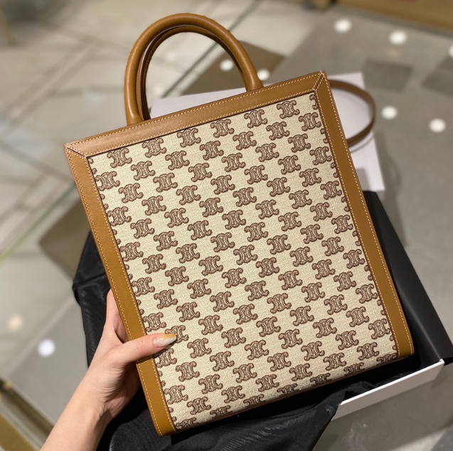 셀린느 트리오페 자수 텍스타일 카바스백 (하이엔드급)