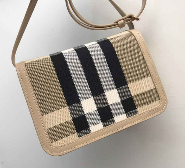 버버리 TB 크로스백 스몰  (하이엔드급)