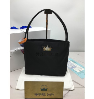 프라다 포코노 백 (하이엔드급)