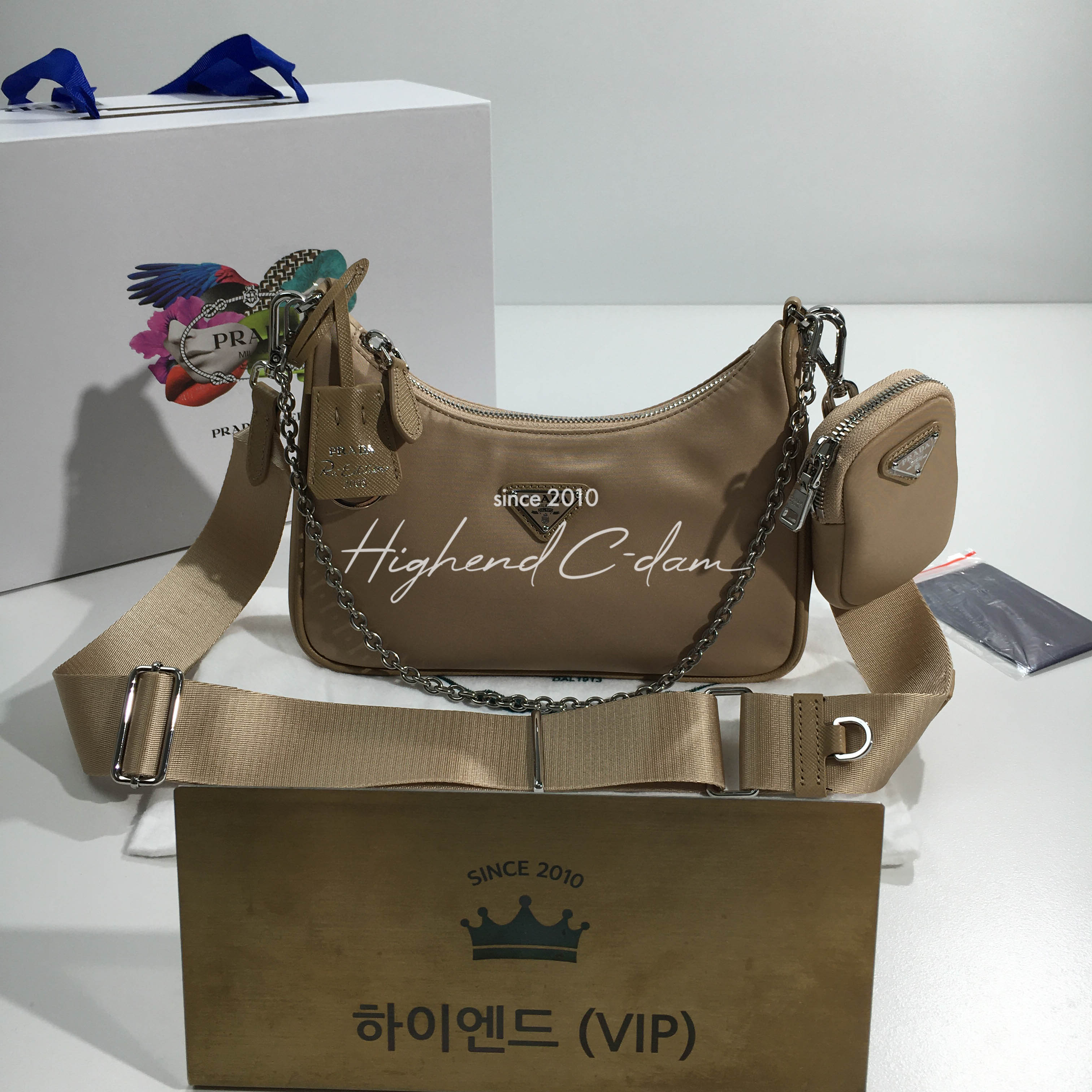프라다 리에디션 나일론 테수토 호보백 (하이엔드급)