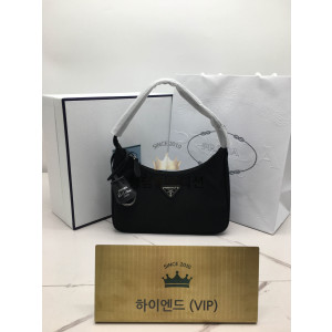 프라다 리에디션 나일론 호보백 2000 (하이엔드급)