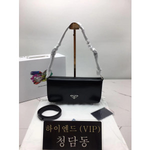 프라다 브러시드 레더 팜므백 (하이엔드급)