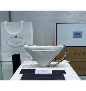 프라다 트라이앵글 레더 클러치백 (하이엔드급)