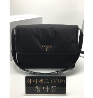 프라다 패딩 리나일론 숄더백 라지 (하이엔드급)
