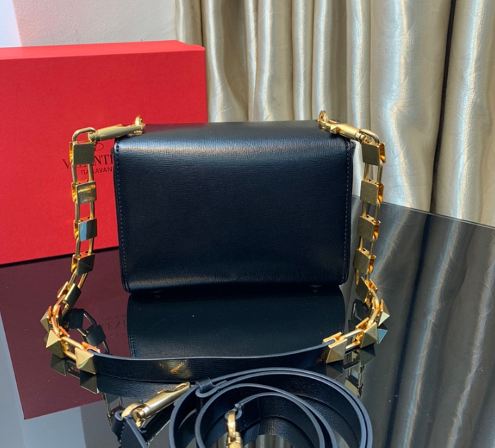 발렌티노 가라바니 스터드사인 숄더백 (하이엔드급)