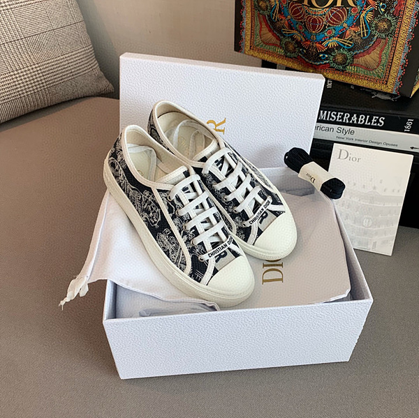 디올 스니커즈